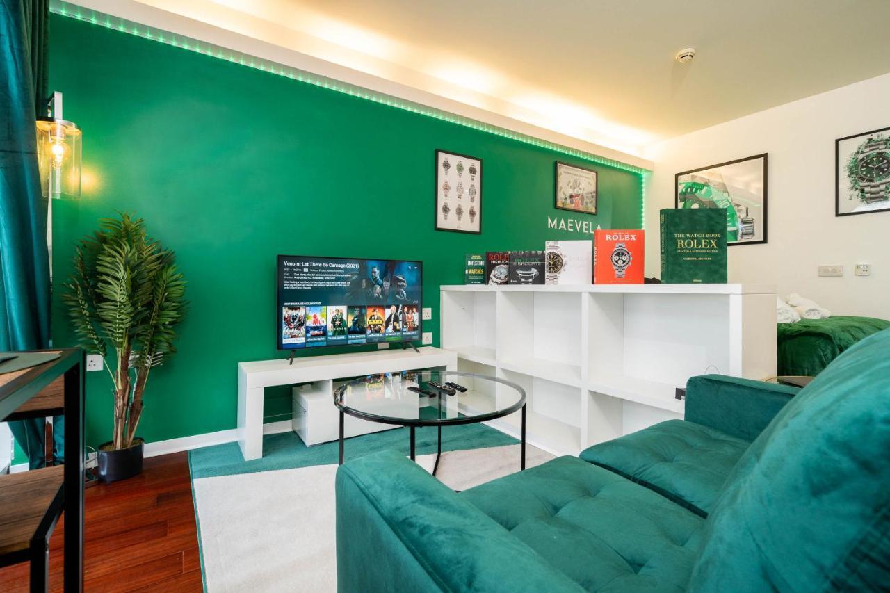 Maevela Apartments - Top Floor Rolex Themed Studio Apt Inside The Cube, Mailbox - Free Netflix & Wifi Birmingham Exterior photo