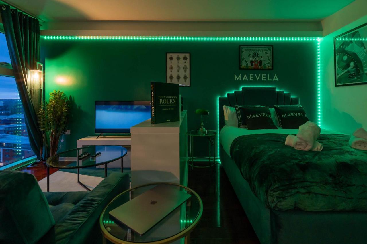 Maevela Apartments - Top Floor Rolex Themed Studio Apt Inside The Cube, Mailbox - Free Netflix & Wifi Birmingham Exterior photo
